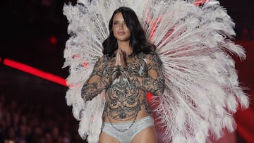 La supermodelo brasile&ntilde;a Adriana Lima durante el desfile de Victoria&#039;s Secret 2018, el &uacute;ltimo para ella despu&eacute;s de 19 a&ntilde;os con la firma. 