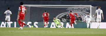 El 1-2 lo marcó Rakitic de penalti.