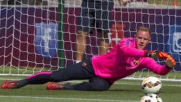 Ter Stegen, en un entrenamiento con el Barcelona.