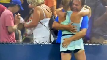 Palmea el trasero y besa en la boca a su jugadora de 16 años tras ganar en el US Open