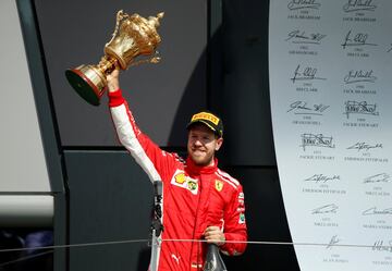 Sebastian Vettel celebrando la victoria en el GP de Gran Bretaña.