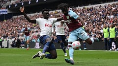 Davinson Sánchez en un partido del Tottenham en la Premier League.