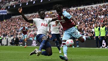 Davinson Sánchez en un partido del Tottenham en la Premier League.