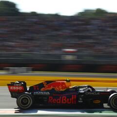 Checo Pérez terminó quinto en Italia tras ser penalizado