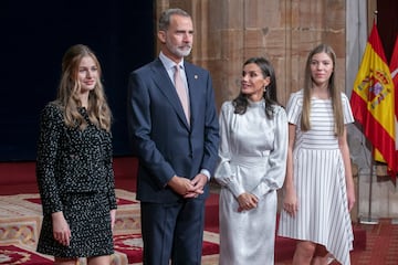 La Princesa de Asturias, Leonor de Borbón; el Rey Felipe VI; la Reina Letizia; la infanta Doña Sofía, durante la audiencia de los Reyes con los galardonados con las Medallas de Asturias 2022.