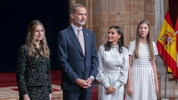 La Princesa de Asturias, Leonor de Borbón; el Rey Felipe VI; la Reina Letizia; la infanta Doña Sofía, durante la audiencia de los Reyes con los galardonados con las Medallas de Asturias 2022.