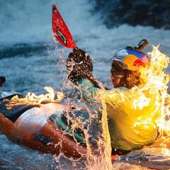 Kayakista mexicano explica su último gran reto: ¡salto en llamas!