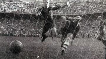 Kubala, en la final de la Copa del General&iacute;simo de 1953 ante el Athletic.