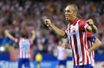 Miranda celebra el 1-0.