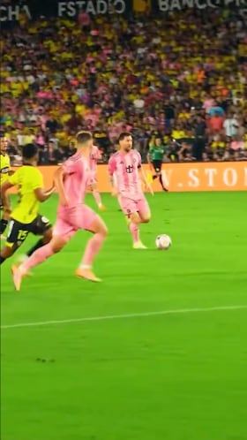 Regate perfecto en el área para quedar sin rivales y frente a portería.