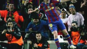 <b>LOCURA. </b>Messi celebró por todo lo alto los tres goles que consiguió anoche en el Camp Nou ante un impotente Valencia.