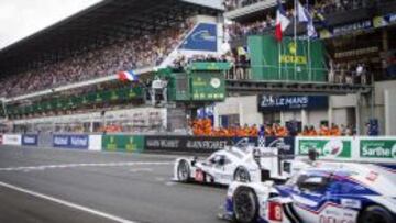 MAESTRO DE CEREMONIAS. Fernando Alonso dio el banderazo de salida a las 24 Horas de Le Mans de este a&ntilde;o.
 