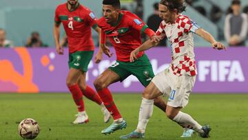 Ounahi, junto a Modric en el Croacia-Marruecos.