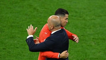 Soccer Football - Nations League - Semi Final - Germany v Portugal - Allianz Arena, Munich, Germany - June 4, 2025 Portugal's Cristiano Ronaldo with Portugal coach Roberto Martinez after being replaced REUTERS/Annegret Hilse