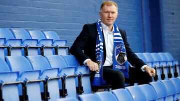 Paul Scholes, en su presentación con el Oldham.