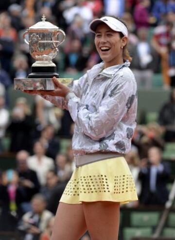 Garbi?e Muguruza gan¨® en 2016 su primer Grand Slam, Roland Garros. Tras llegar a la final de Wimbledon en 2015 donde perdi¨® ante Serena se veng¨® de la americana en la arena de Par¨ªs.