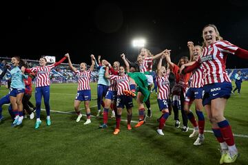 El Atlético de Madrid levanta su segunda Copa de la Reina tras ganar al Real Madrid en la tanda de penaltis.