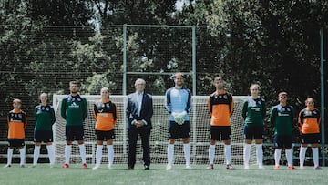 Porteros y porteras de la Real Sociedad con las camisetas de Luis Arconada.