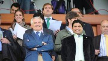 OTROS TIEMPOS. Pernía con Alí en el palco del Sardinero.