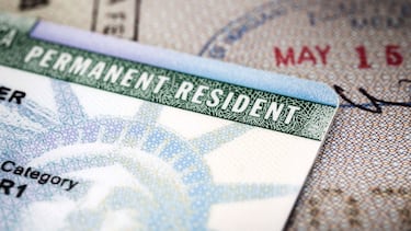 ¿Es necesario portar siempre la Green Card original? Estos son los documentos esenciales que debes llevar si eres inmigrante