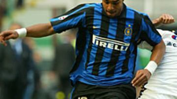 <b>DECISIVO. </b>Un tanto de Adriano nada más ingresar en el terreno de juego le ha dado la victoria al Inter.