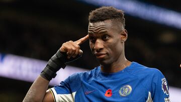 LONDON, ENGLAND - NOVEMBER 6:  Nicolas Jackson of Chelsea celebrates after scoring his second goal during the Premier League match between Tottenham Hotspur and Chelsea FC at Tottenham Hotspur Stadium on November 6, 2023 in London, England. (Photo by Visionhaus/Getty Images)