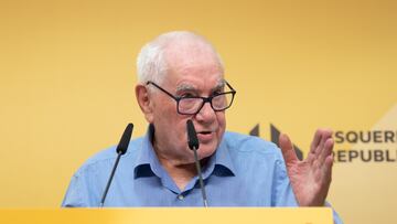 El exlíder de ERC en el Ayuntamiento de Barcelona Ernest Maragall durante una rueda de prensa, en la sede de ERC, a 22 de julio de 2024, en Barcelona, Catalunya (España). Durante su comparecencia, Margall ha anunciado que rompe el carné de ERC tras la polémica por los carteles difamatorios contra él y el expresidente de la Generalitat Pasqual Maragall y la enfermedad de Alzheimer.
22 JULIO 2024
David Zorrakino / Europa Press
22/07/2024