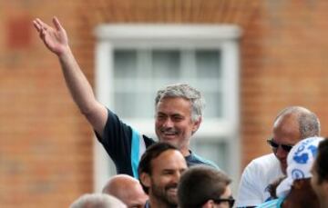 LONDON, ENGLAND - MAY 25: Chelsea manager Jose Mourinho interacts with the crowd duing the Chelsea FC Premier League Victory Parade on May 25, 2015 in London, England. (Photo by Ben Hoskins/Getty Images)