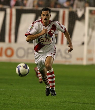 Jugó con el Rayo Vallecano desde 2008 hasta 2010. Vistió la camiseta del Real Madrid entre 1997 y 2000. 