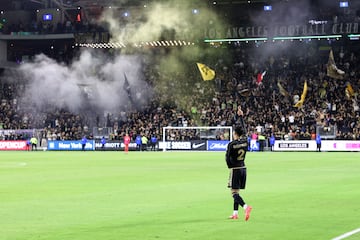 Omar Campos #2 de Los Angeles FC.   Kaelin Mendez/Getty Images/AFP (Photo by Kaelin Mendez / GETTY IMAGES NORTH AMERICA / Getty Images via AFP)