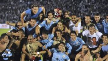 Uruguay se clasifica para Brasil en una aburrida fiesta sin goles