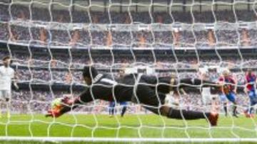 La parada de Keylor a Deyverson.