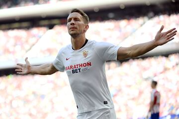 Atlético de Madrid 0-1 Sevilla | Pase filtrado que no acierta a desviar Savic, el balón llegó al delantero y este batió a Oblak con un potente disparo en el mano a mano.