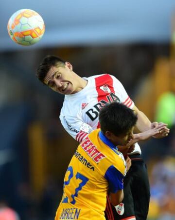 Jurguen Damm (down) of Mexico's Tigres  vies for the ball with Matias Kranevitter  (R) of Argentina's River Plates, during their Libertadores Cup first leg final, at the Universitario Stadium, in Monterrey, Nuevo Leon State, Mexico, on July 29, 2015. AFP PHOTO/RONALDO SCHEMIDT