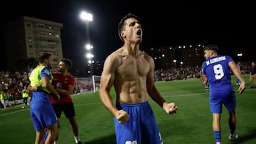 ELDA (ALICANTE), 25/06/2023.- El delantero del Eldense Juanto Ortuño (c) celebra tras marcar el 3-3 durante el partido de vuelta de la final de la fase de ascenso a LaLiga SmartBank entre el CD Eldense y el Real Madrid Castilla, este domingo en el Estadio Municipal Nuevo Pepico Amat en Elda, Alicante. EFE/ Biel Aliño