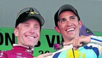 <b>BUEN ROLLITO. </b>Leipheimer y Contador, contentos en el podio.