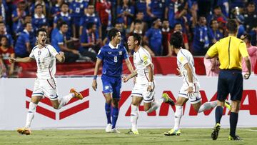 Taiwan&#039;s Yaki Yen (L) celebrates after scoring against Thailand during their 2018 World Cup qualifying soccer match at Rajamangala National Stadium in Bangkok, Thailand, November 12, 2015. REUTERS/Athit Perawongmetha