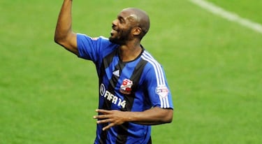 Camisetas de fútbol históricas que fueron patrocinadas por videojuegos y consolas: del Sevilla de Maradona con Super Nintendo al Arsenal de Wenger con SEGA