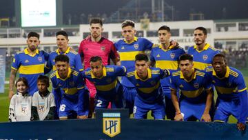 FLORENCIO VARELA, ARGENTINA - AUGUST 21: Players of Boca Juniors pose before a Liga Profesional 2022 match between Defensa y Justicia and Boca Juniors at Estadio Norberto Tomaghello on August 21, 2022 in Florencio Varela, Argentina. (Photo by Daniel Jayo/Getty Images)