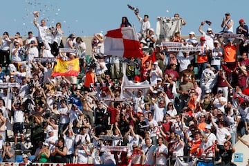 La historia de este club y su apodo es una de las más curiosas del fútbol español. Por un lado, el queso es una seña de identidad de la gastronomía de Castilla La Mancha. Por otro, el Albacete en la década de los 90 consiguió los mayores éxitos de su historia: jugadores como Catali, Coco, Julio Soler o Delfí propiciaron que el equipo subiera de Segunda División B a Primera por primera vez en su historia, donde consiguió terminar séptimo tras 15 jornadas sin perder. Esta gesta hizo que se comparara al Albacete con otros equipos de la época que también habían conseguido grandes éxitos, si bien fue la Holanda de Cruyff, llamada ‘Naranja Mecánica’, la que dio pie a las comparaciones.