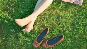 El desodorante para pies en polvo que es efectivo para todo tipo de calzados está disponible en Amazon.