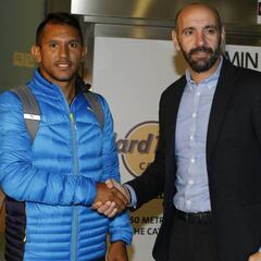 Walter Montoya llega para pasar el reconocimiento médico