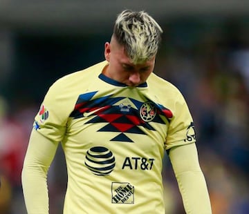 El ariete chileno abandonó el Benfica y fichó con el América para el Clausura 2019. Su fichaje fue polémico debido a su pasado con Pumas de la UNAM.