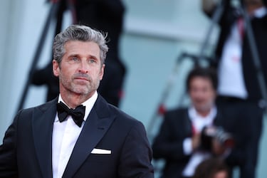 Actor y piloto de carreras estadounidense. Se le conoce sobre todo por interpretar al neurocirujano Derek Shepherd en la serie Anatomía de Grey por el que fue nominado al Emmy.