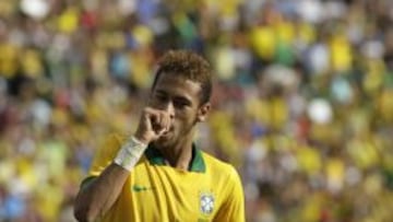 Neymar celebra un gol conseguido con la 'verdeamarelha' ante Bolivia.