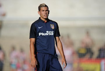Uno de los mejores canteranos que ha tenido el Atl¨¦tico en la era Simeone. Debut¨® en la 14-15, primero teniendo minutos en Copa y luego ya en Liga e incluso Champions. Lucas (Marsella, Francia, 1996) no tard¨® en hacerse un sitio en la primera plantilla y en el once, tanto como central izquierdo como en el lateral. Su velocidad al corte le llevaba a realizar acciones espectaculares en defensa. Como jugador rojiblanco lleg¨® a la selecci¨®n de Francia, con la que gan¨® el Mundial en 2018. El Bayern lo compr¨® en 2019 por 80 millones.