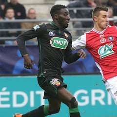 Sevilla y Betis siguen de cerca al francés Rémi Oudin