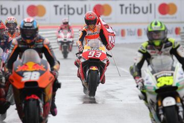 Marc Márquez gana en San Marino y recupera el liderato.