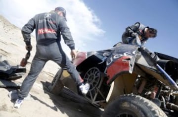 Octava etapa, Salta-Belén.  El coche del piloto francés Sebastien Loeb.