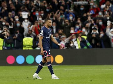 Mbappé desolado al final del partido, después de la remontada del Real Madrid 